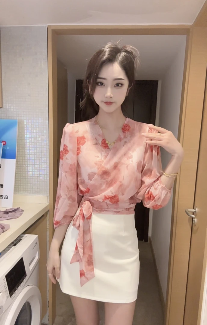 女款法式轻熟风V领交叉绑带高级感印花显瘦甜美可爱碎花上衣洋气