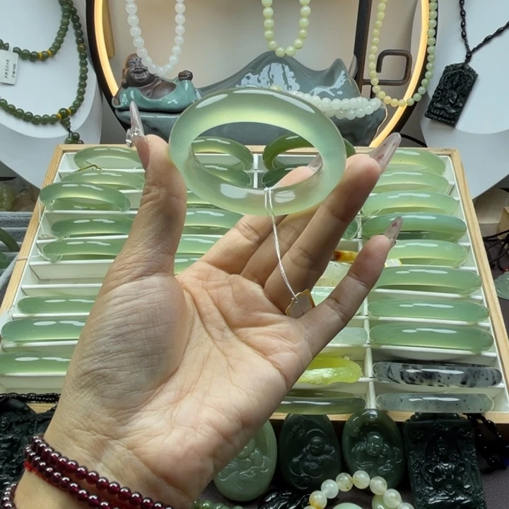 Y****岫玉未镶嵌手镯岫玉