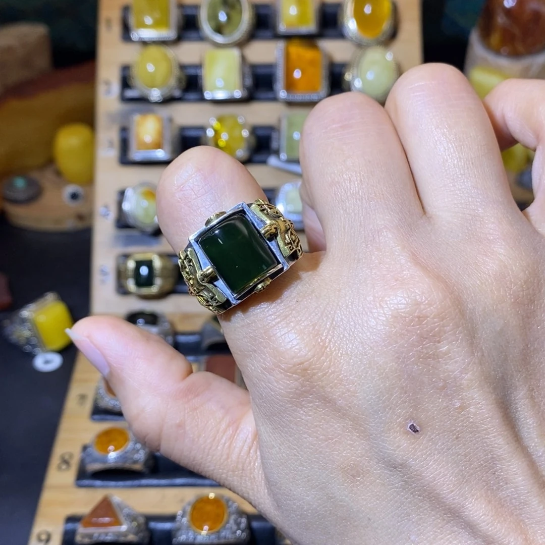 蓝珀银S925镶嵌戒指与**行