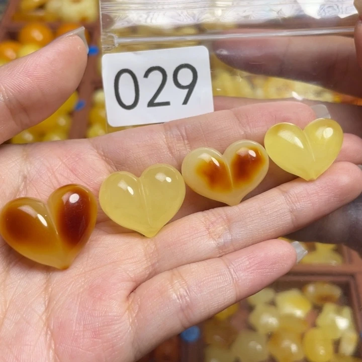 蜜蜡未镶嵌珠宝奇石满蜡俏色桃心屁桃心形多样性发一微瑕