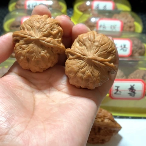 吊坠文玩核桃野生方尊有蜡皮