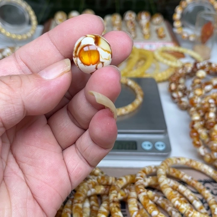 北***北琥珀未镶嵌裸石36号