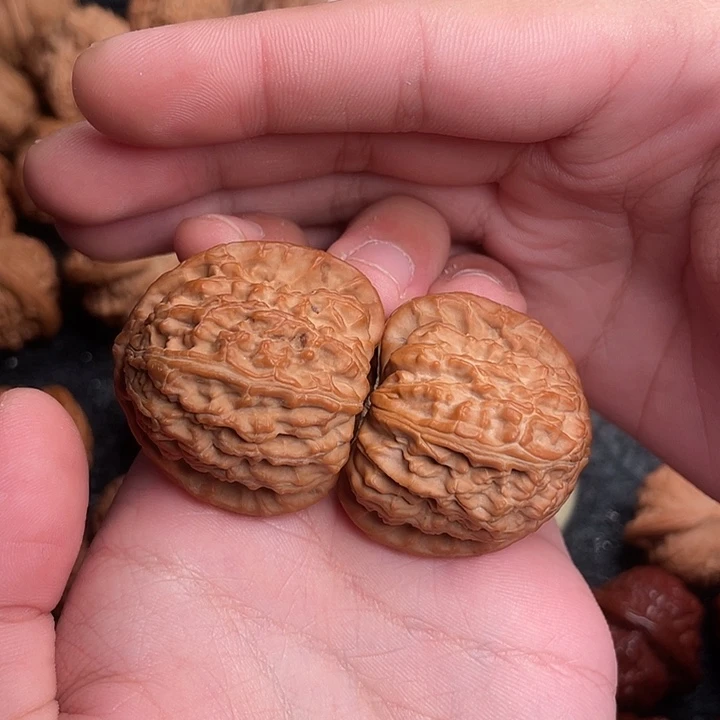 ****y文玩核桃吊坠三角白