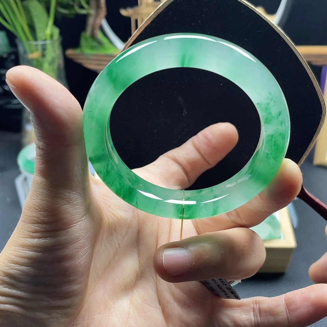 石英质玉（非洲翠）未镶嵌手镯