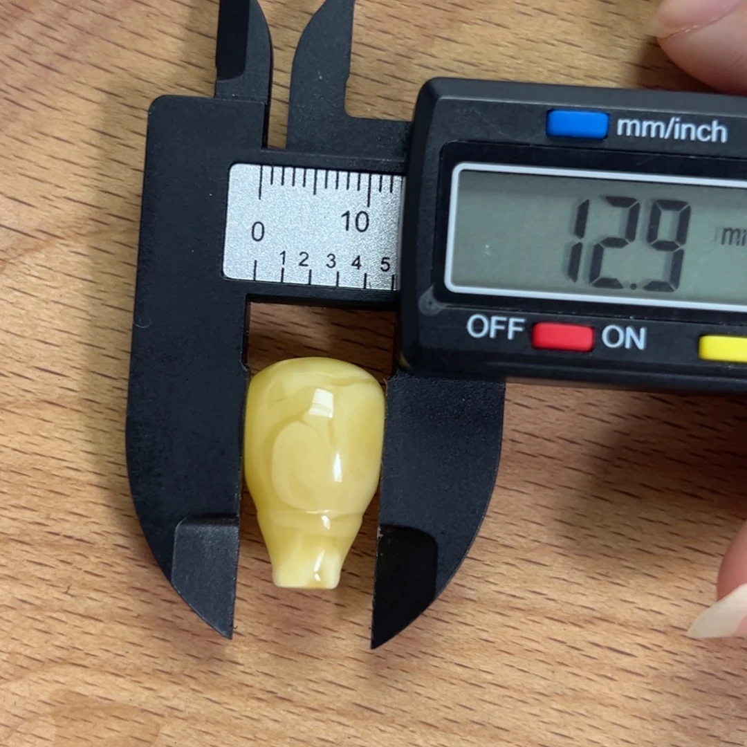 琥珀未镶嵌裸石三通