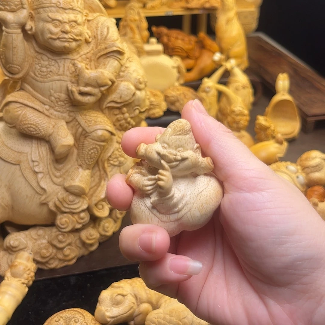 竹z**洪竹根的雕刻艺术小童子