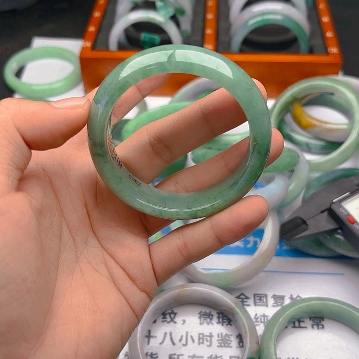 翡翠未镶嵌手镯5556x3. 16