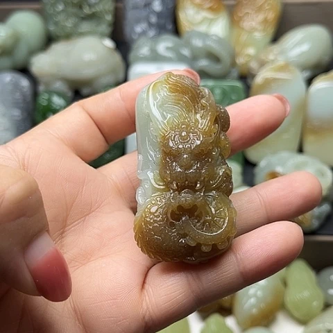 颈饰未镶嵌和田玉