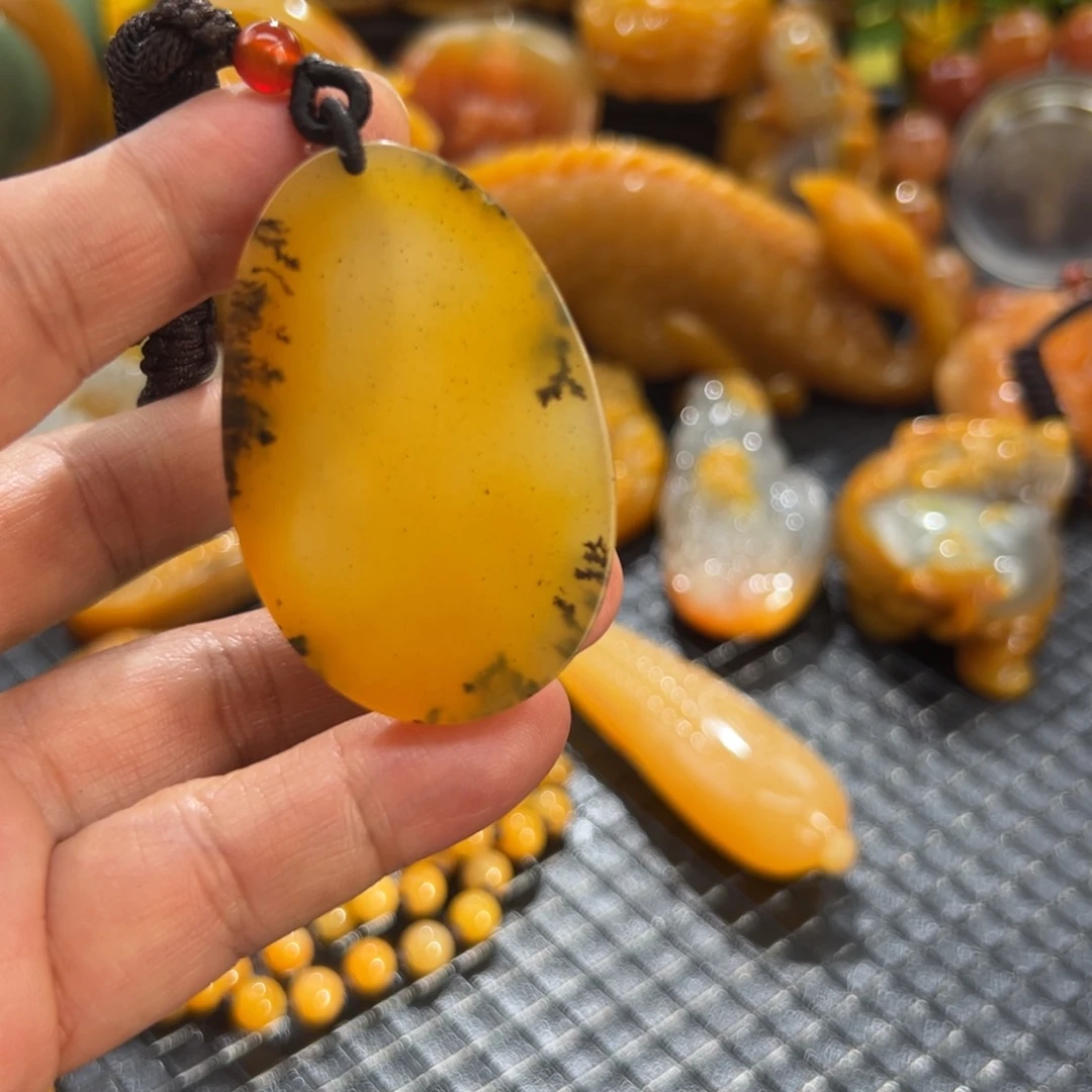 石英质玉未镶嵌颈饰