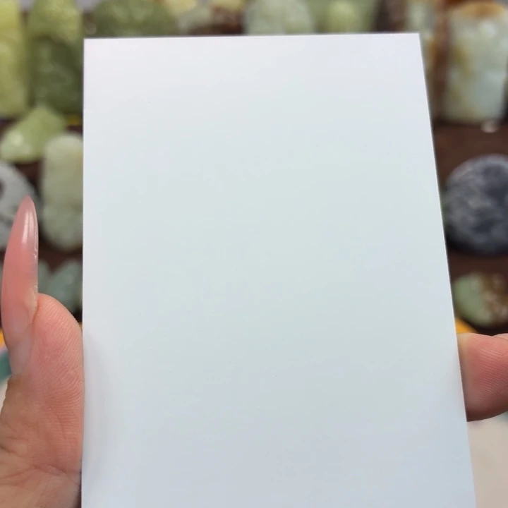 人***笑和田玉未镶嵌颈饰