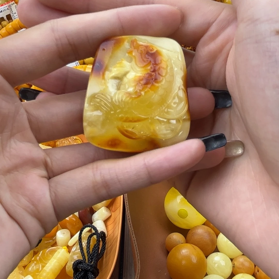 琥珀珠宝奇石未镶嵌