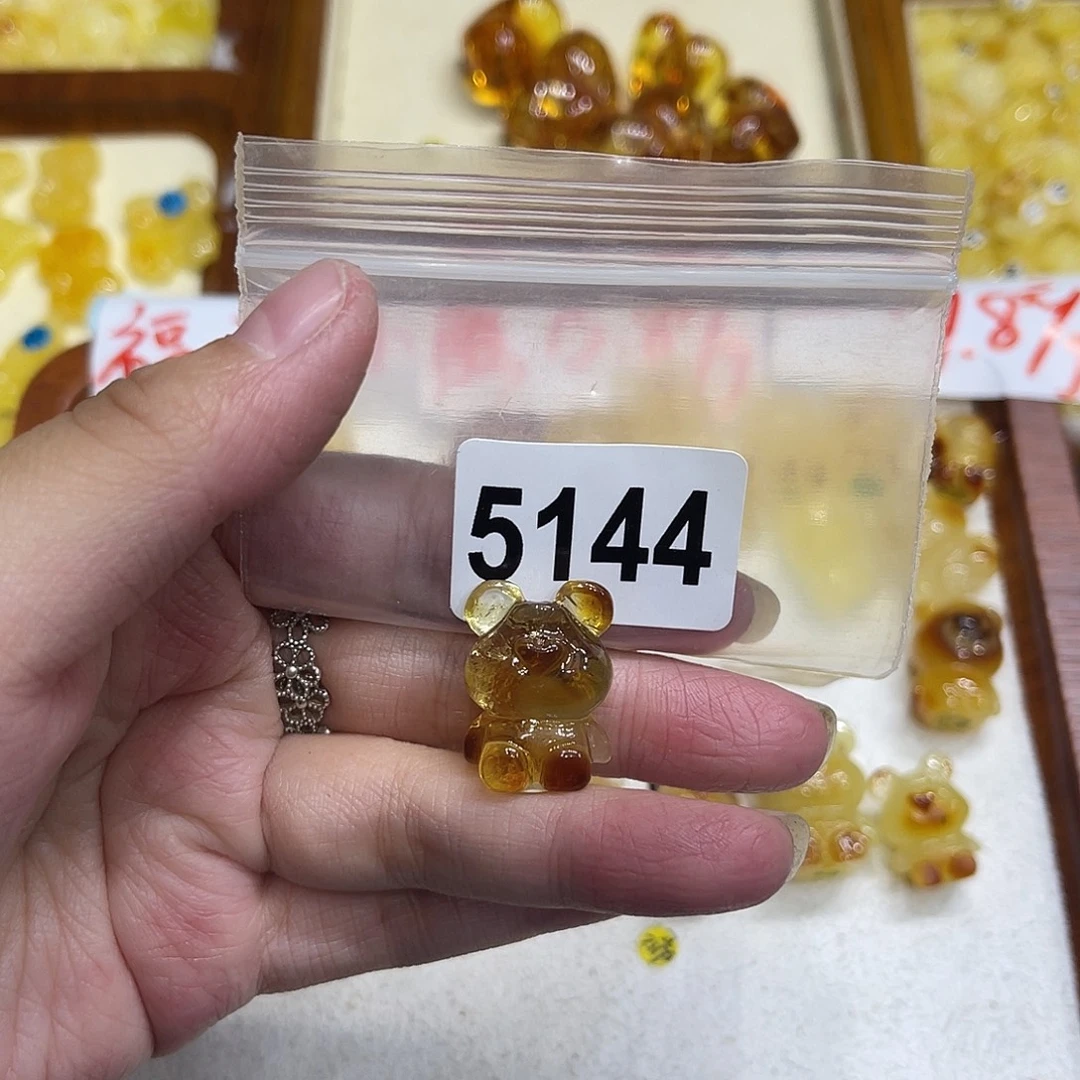 琥珀未镶嵌颈饰蜜蜡