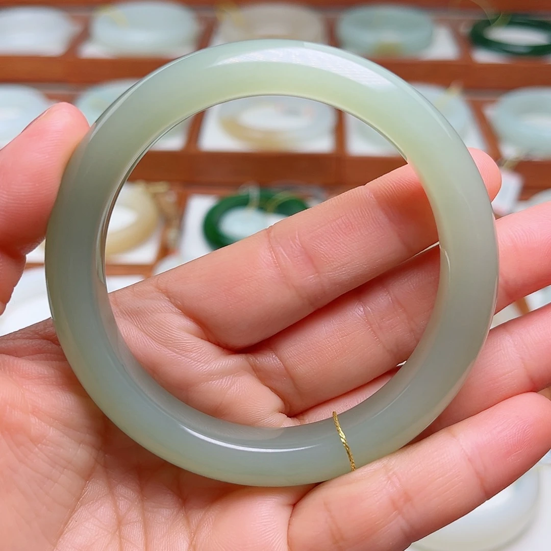 和田玉未镶嵌手镯60