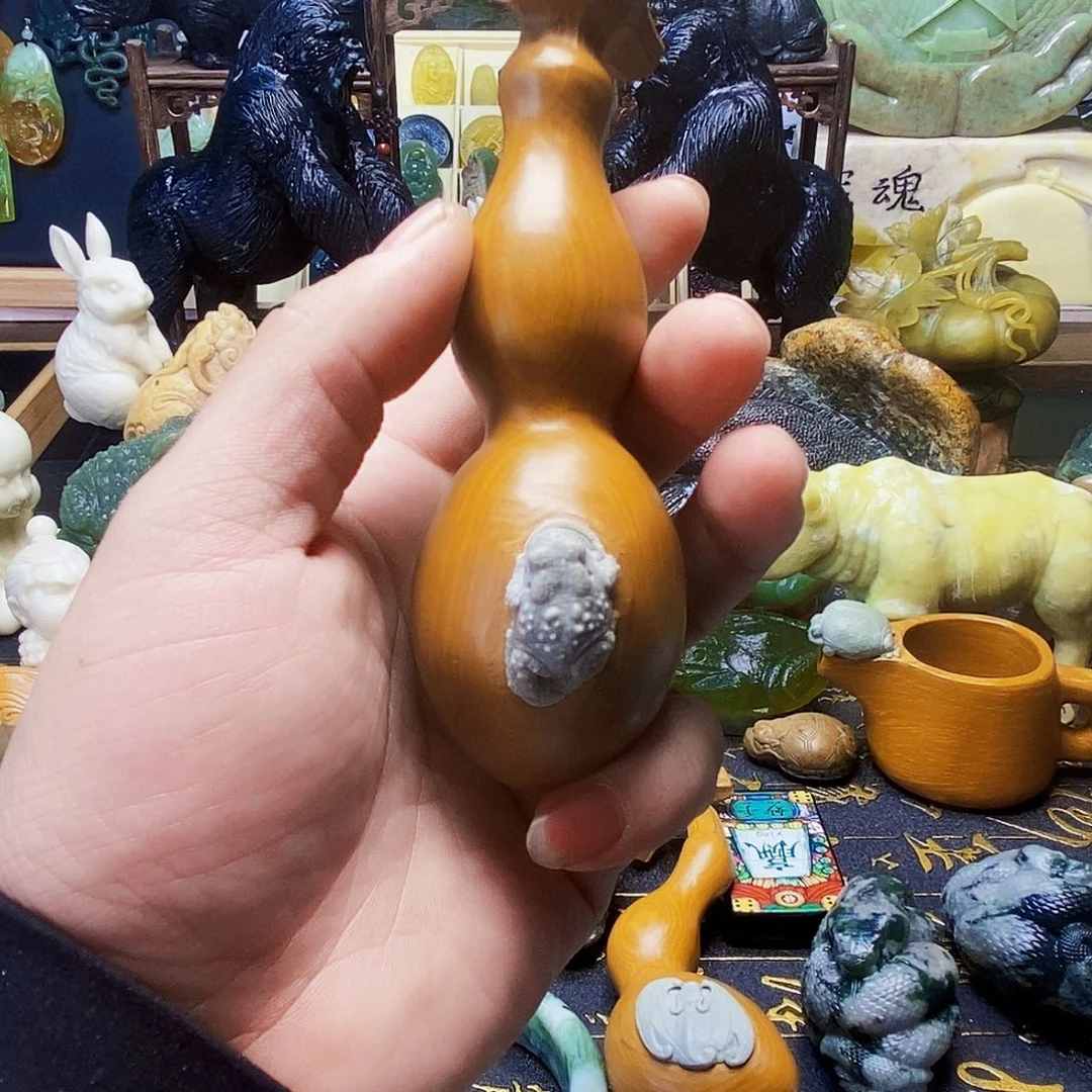 皇***岸蛇纹石玉未镶嵌颈饰