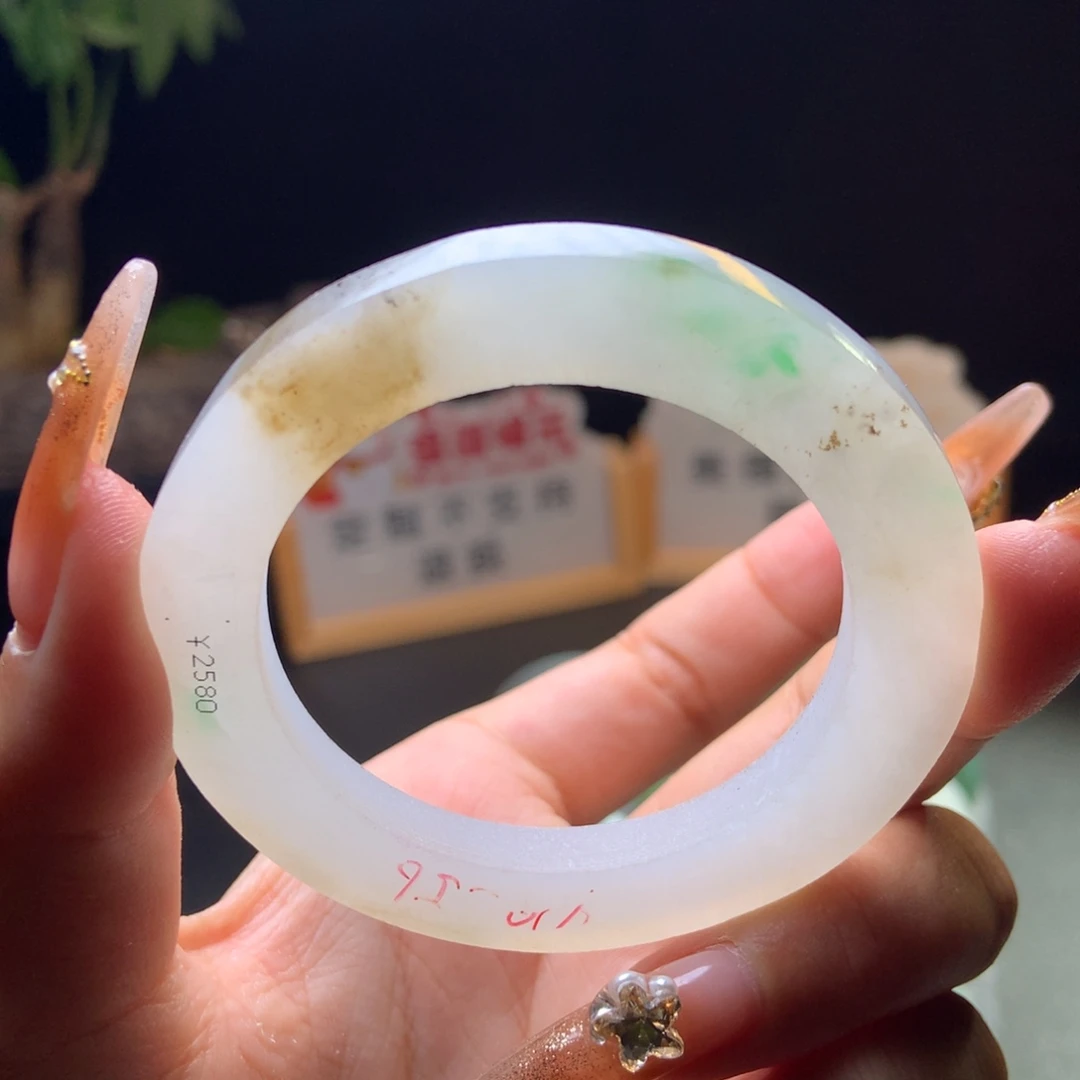 定制翡翠未镶嵌手镯