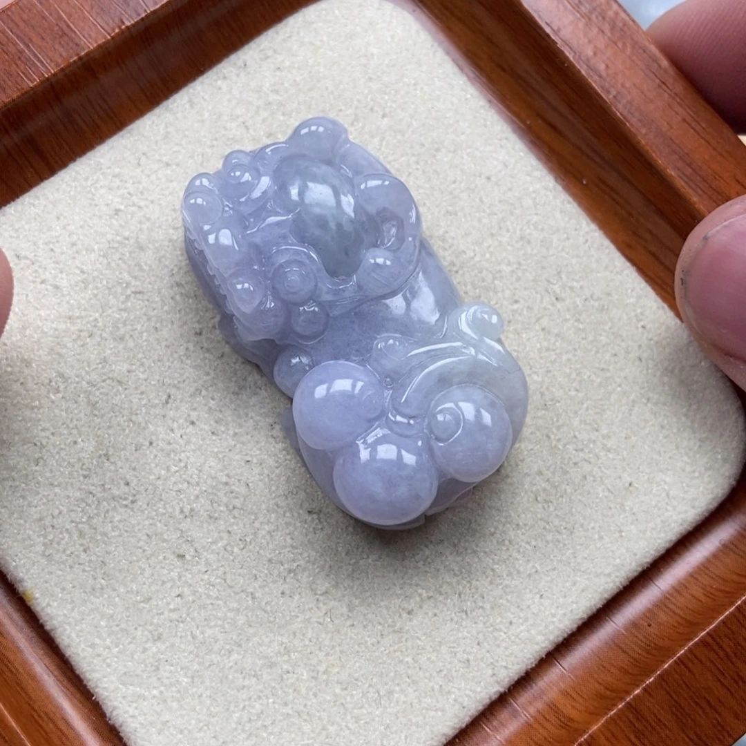 翡翠未镶嵌颈饰霸王