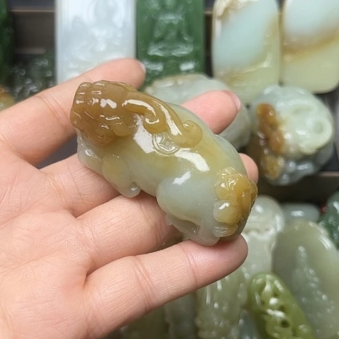 颈饰未镶嵌和田玉为*谁