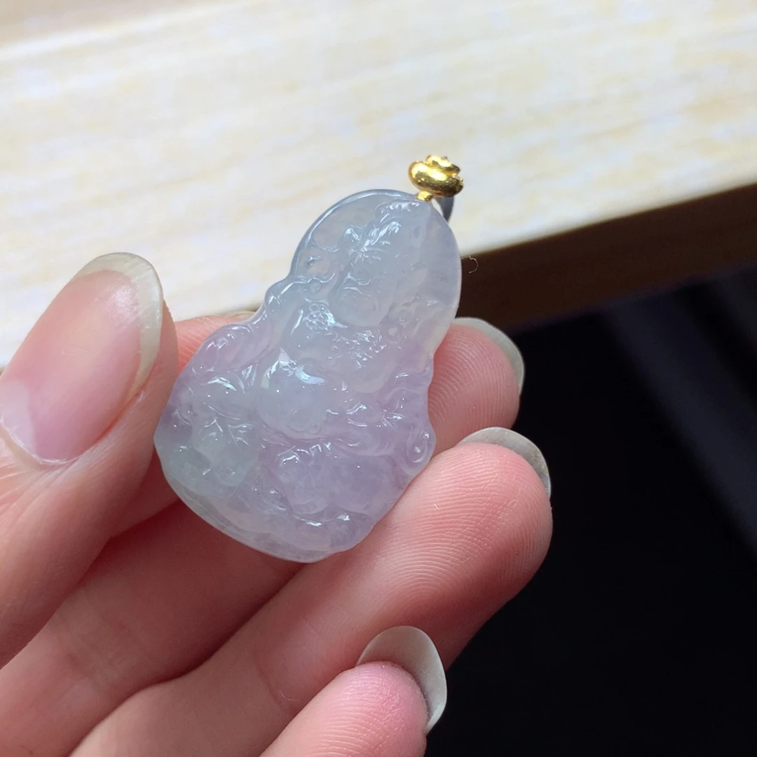 翡翠18K金镶嵌颈饰吊坠
