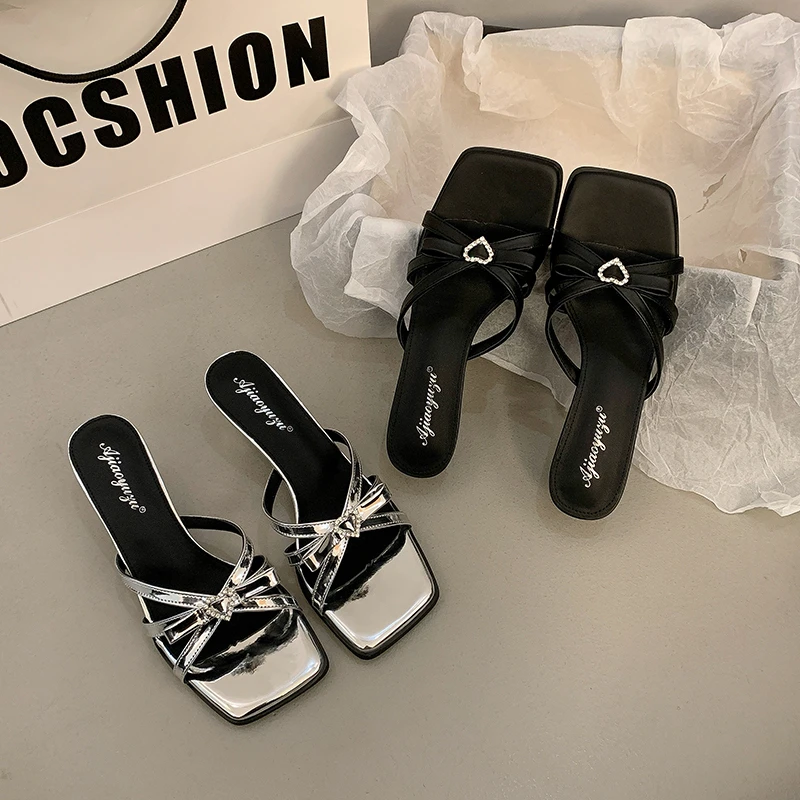 露趾拖鞋女外穿2025夏季时尚中跟增高水钻蝴蝶结配裙子一字凉拖鞋