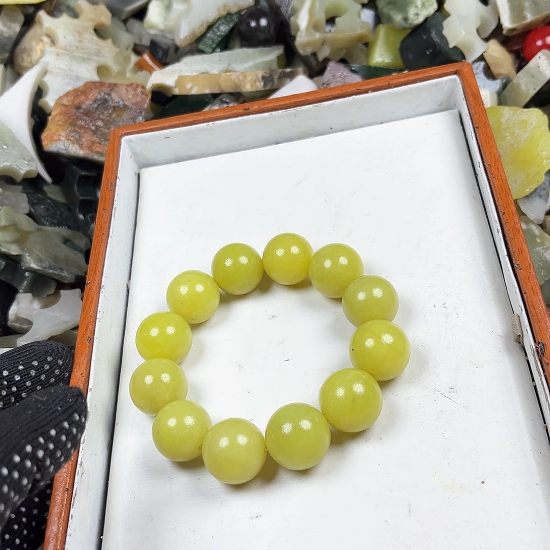 颈饰未镶嵌石英质玉