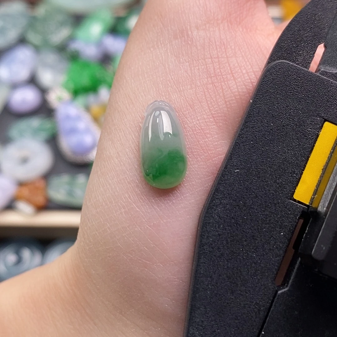 翡翠未镶嵌颈饰福瓜