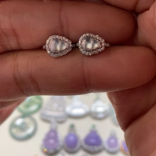 翡翠18K金镶嵌颈饰耳包