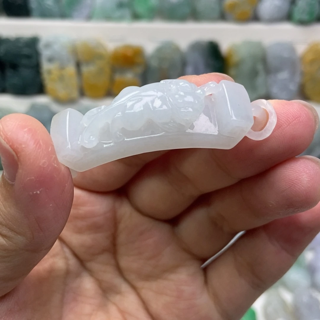 翡翠未镶嵌吊坠(赠链)