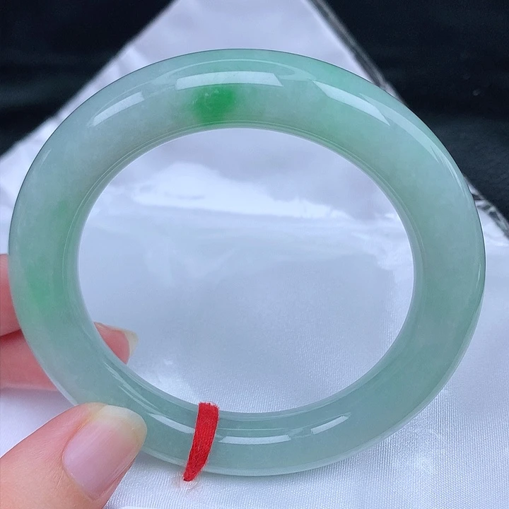 未镶嵌手镯（圆镯）翡翠天然