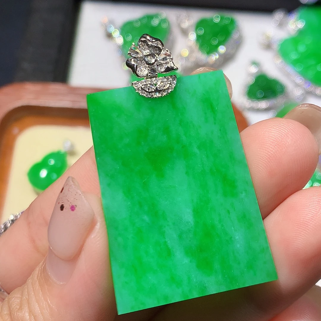 吊坠(不含链)18K金镶嵌翡翠48小时鉴赏期