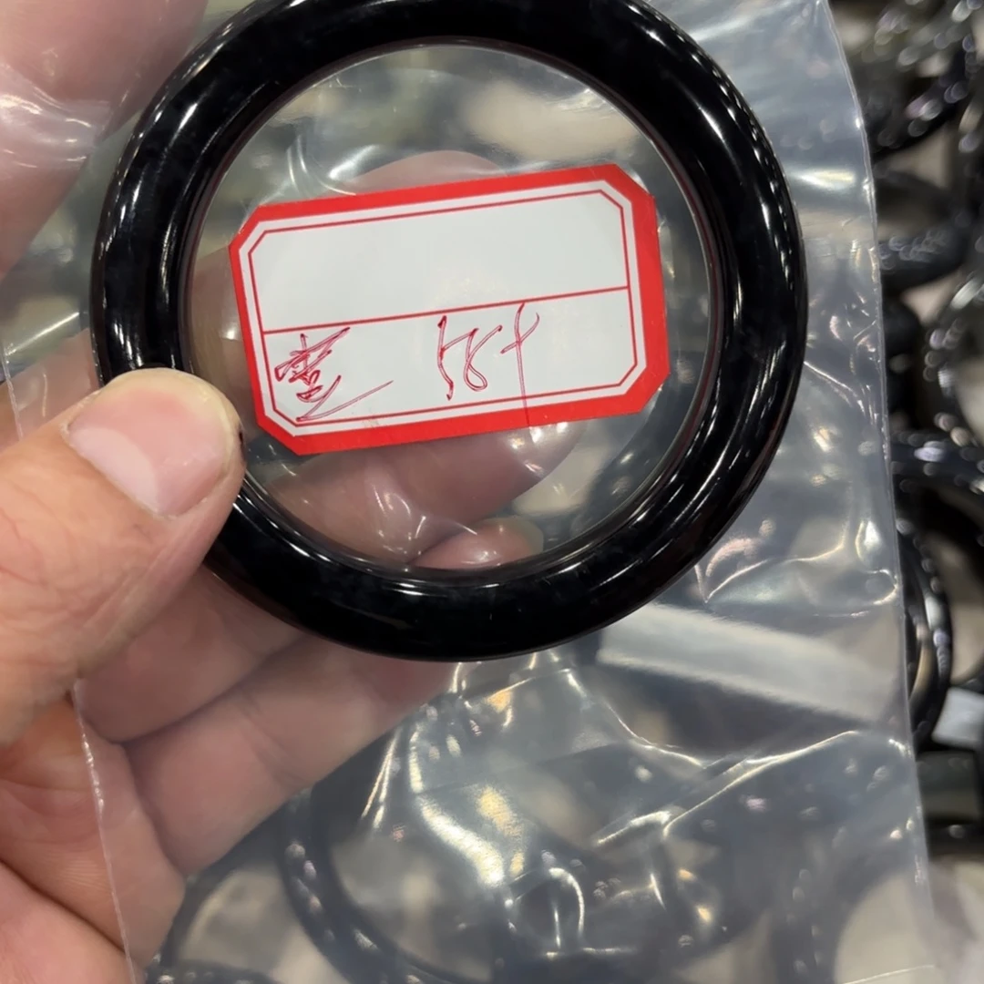 蛇纹石玉手镯未镶嵌壹*