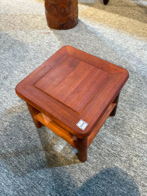 凳子 尺寸：28 28  28