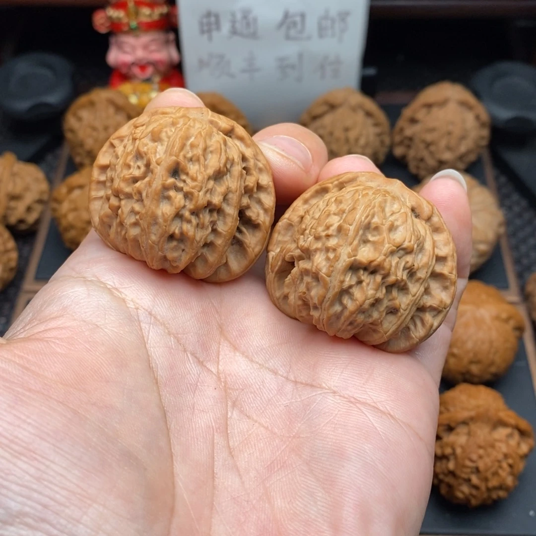 谁***眼文玩核桃把件白狮子