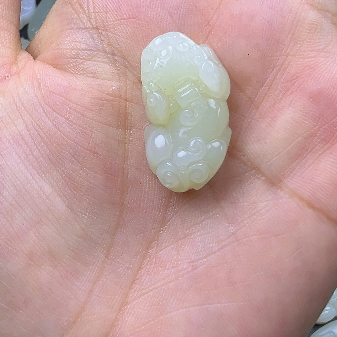 和田玉未镶嵌吊坠(赠链)