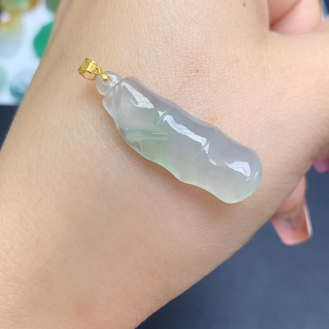 翡翠18K金镶嵌颈饰竹节