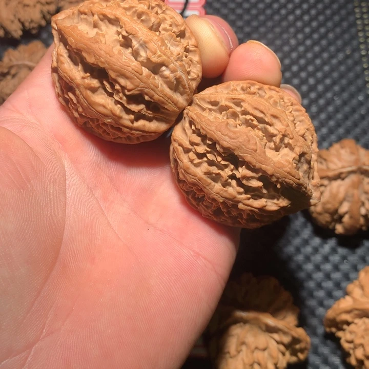 文玩核桃把件越**勇秦岭野生文玩核桃