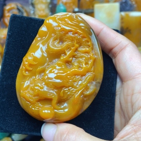 石英质玉（黄龙玉）未镶嵌颈饰