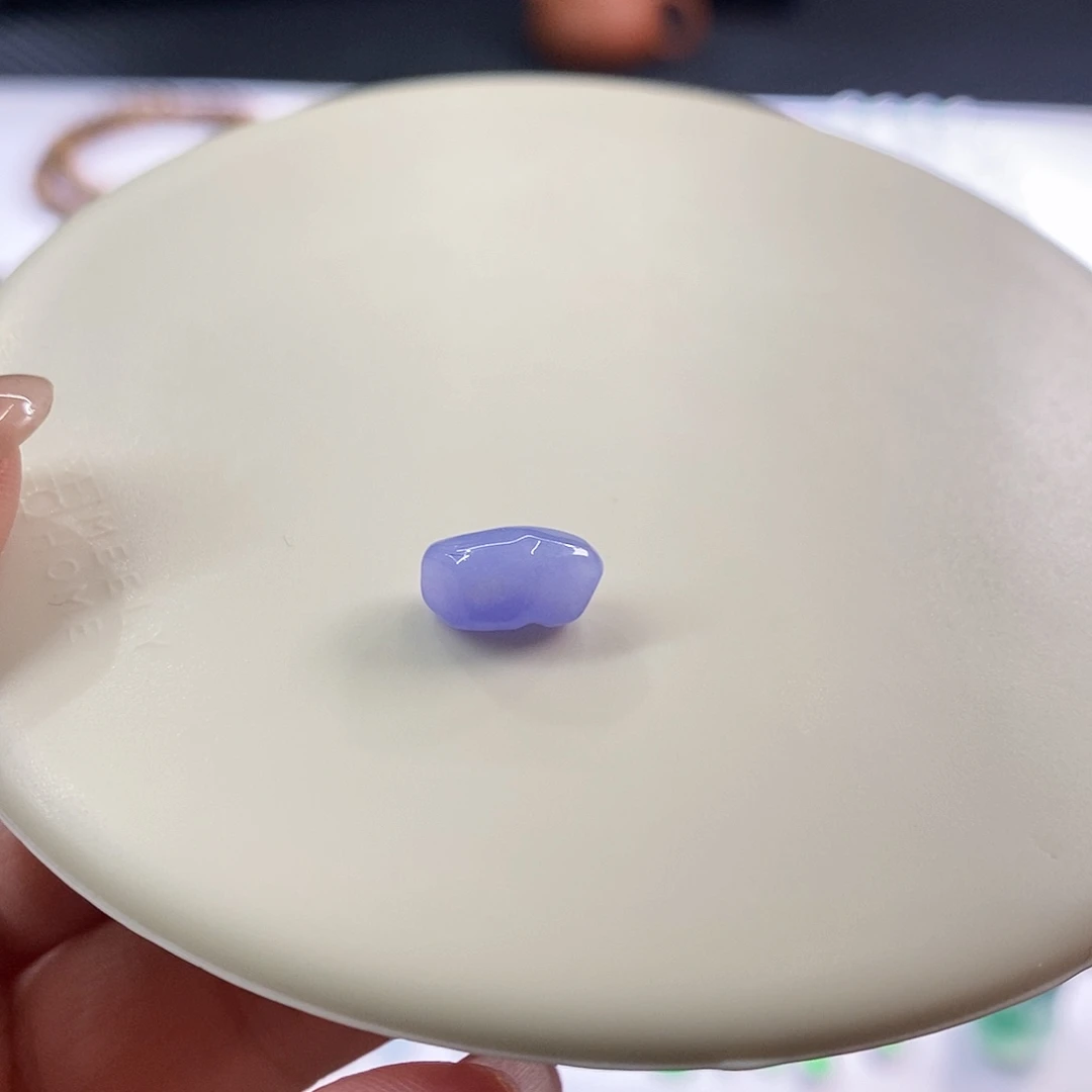 散珠翡翠浓紫随形