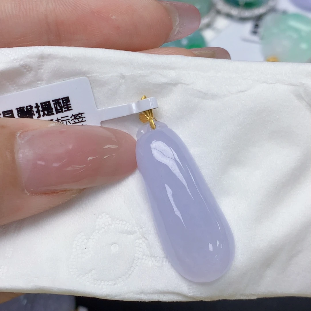 颈饰18K金镶嵌翡翠