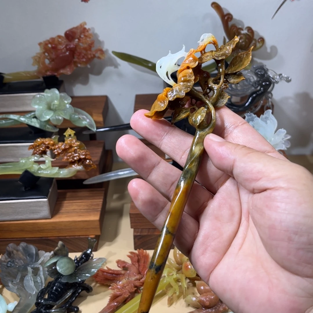 绿***红蛇纹石玉未镶嵌发簪