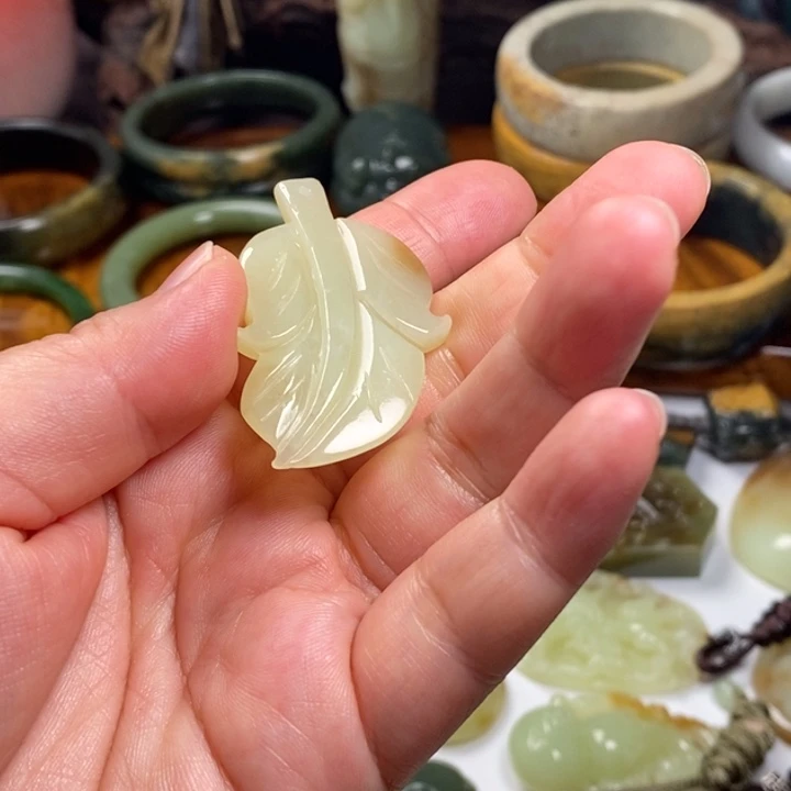 和田玉（糖玉）未镶嵌颈饰