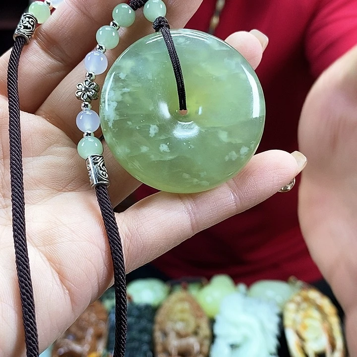 蛇纹石玉吊坠未镶嵌