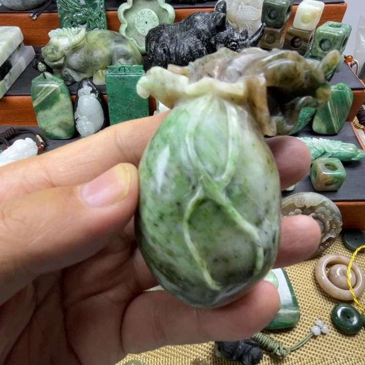 独山玉未镶嵌珠宝半成品有瑕疵