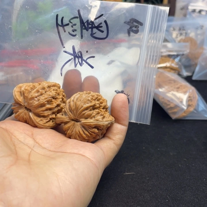 文玩核桃把件墨*四座楼