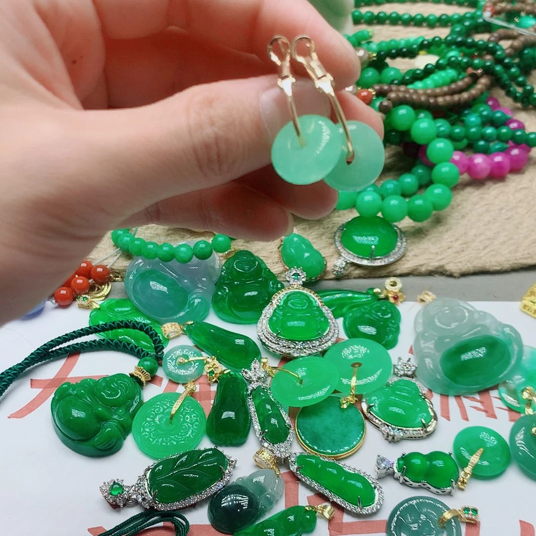 翡翠未镶嵌颈饰一图一物 实物为准