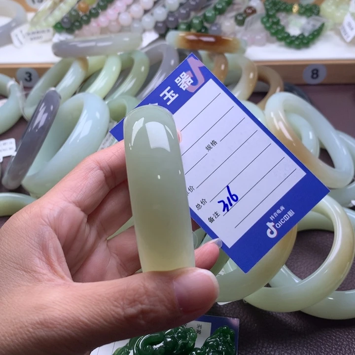 和田玉未镶嵌手镯