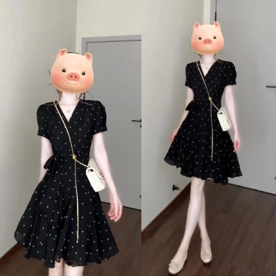 法式气质V领掐腰碎花连衣裙女2025夏季新款蝴蝶结系带显瘦小黑裙