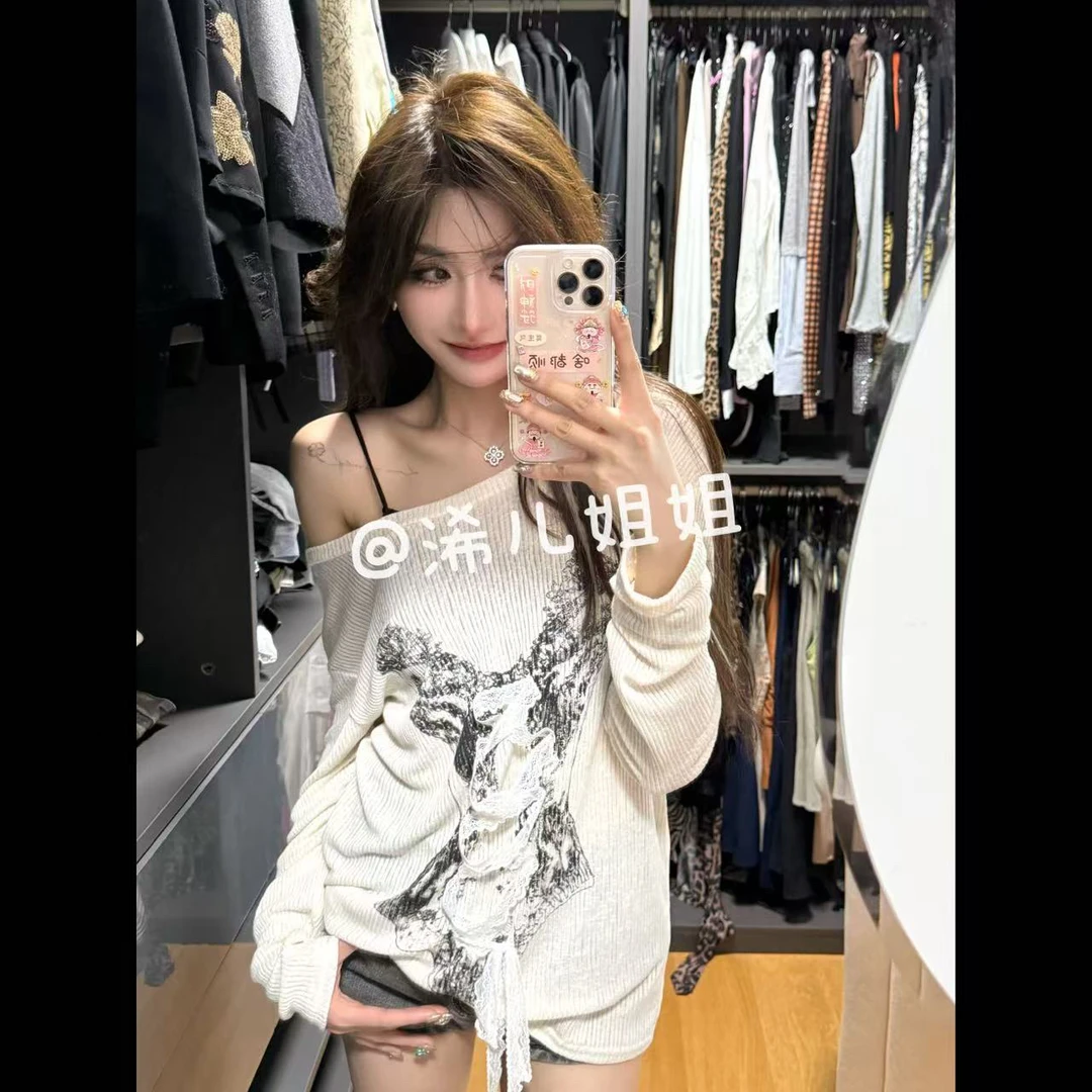 (浠儿家) 欲辣撩精 宽松复古印花斜肩长袖T恤薄款防晒针织罩衫