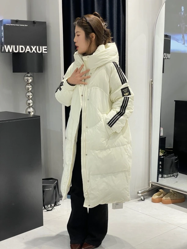 《吴大雪》实体品质 长款休闲带帽羽绒服