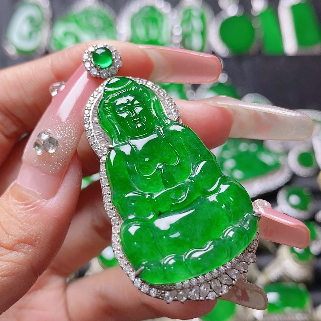 颈饰未镶嵌翡翠