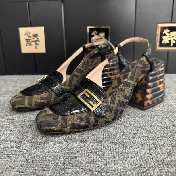 95新 FENDI/芬迪 FENDI 芬迪 秀款老花满印高跟鞋35.5码ysc3276